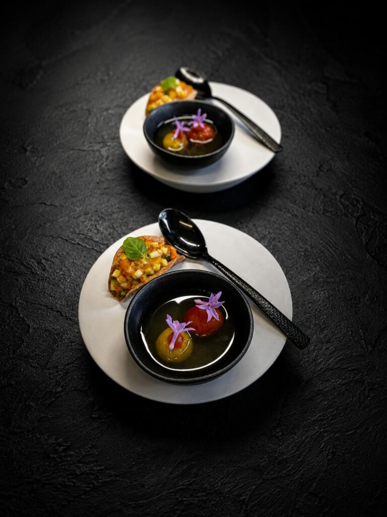 eua de tomate et billes de tomate au rhum galette de maïs et brunoise de légumes